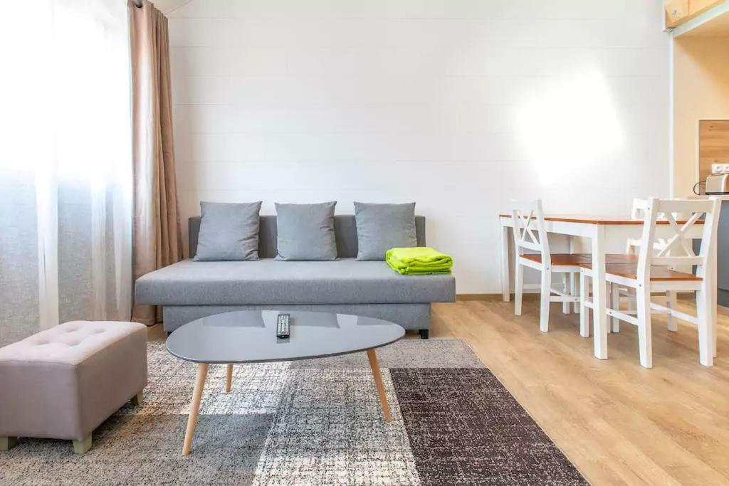 Domaine Des Ecuries - Appartements Meubles A טלואר מראה חיצוני תמונה