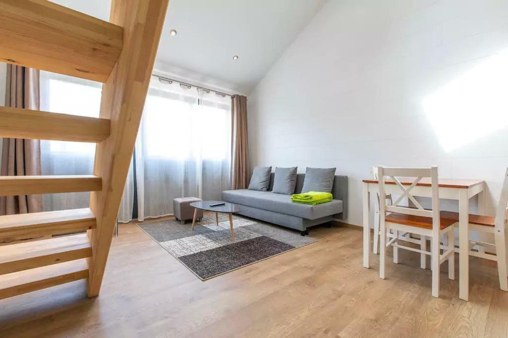 Domaine Des Ecuries - Appartements Meubles A טלואר מראה חיצוני תמונה