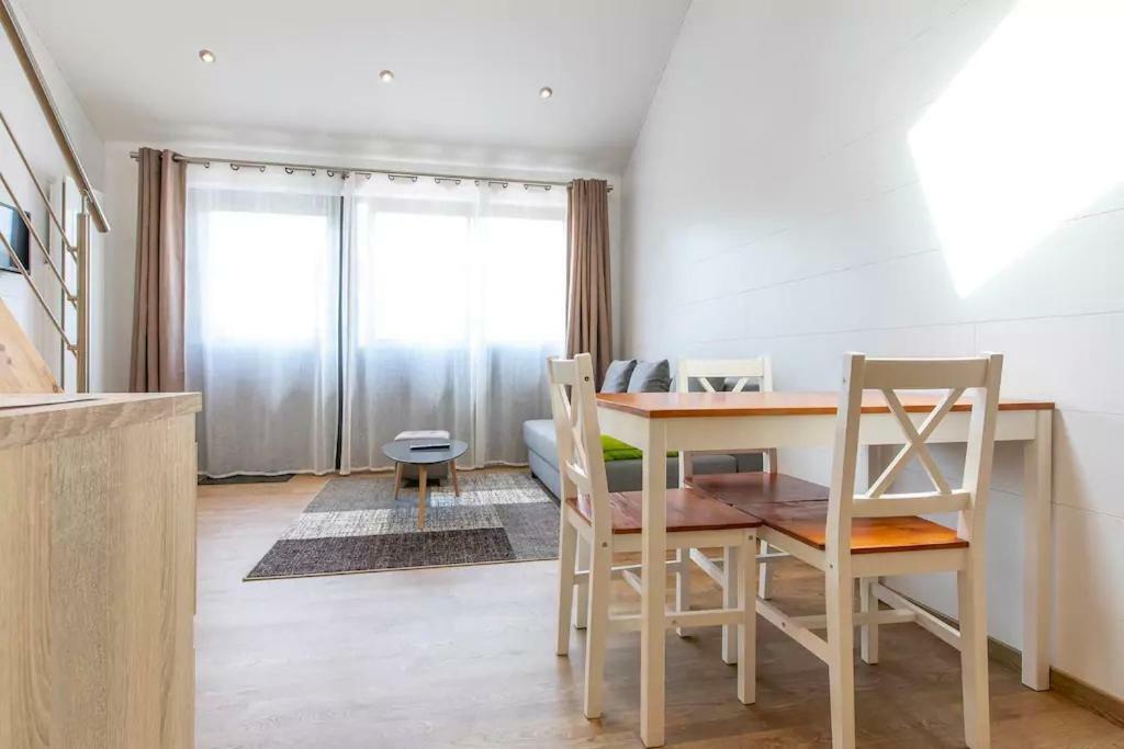 Domaine Des Ecuries - Appartements Meubles A טלואר מראה חיצוני תמונה