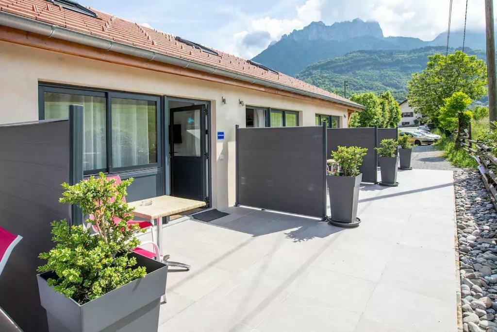 Domaine Des Ecuries - Appartements Meubles A טלואר מראה חיצוני תמונה